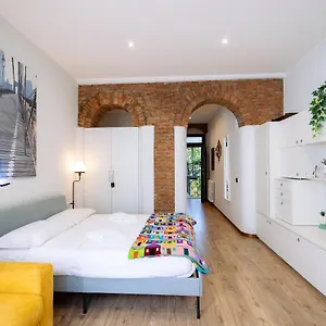 The Red Bricks - San Babila Area Milano